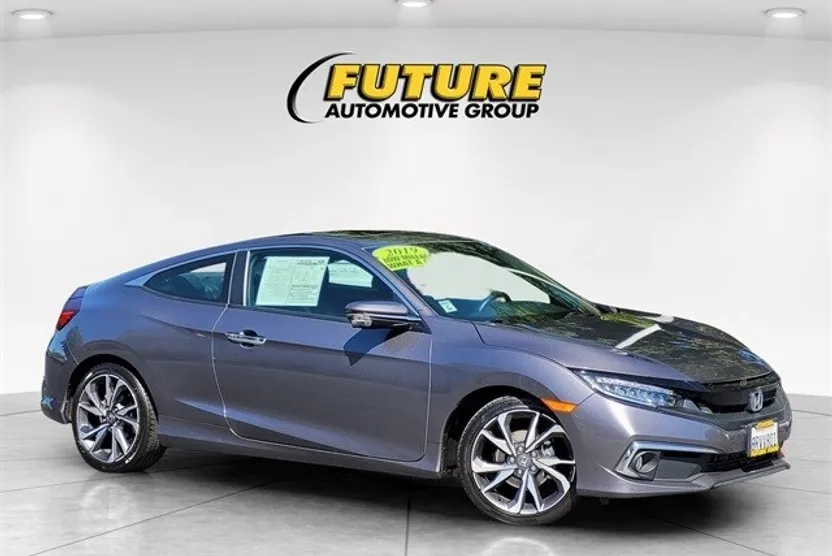 2019 Honda Civic Touring photo 1