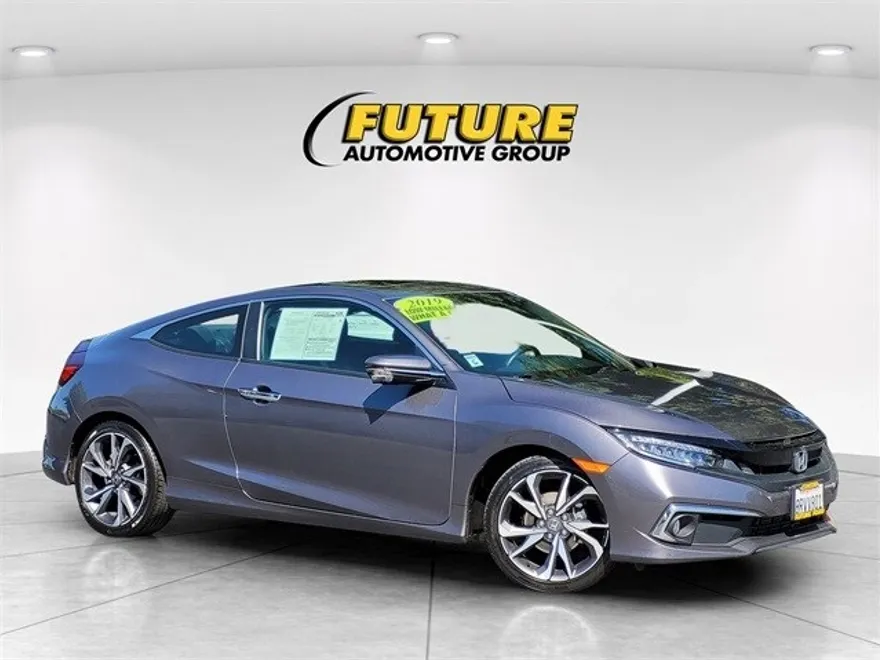 2019 Honda Civic Touring photo 1