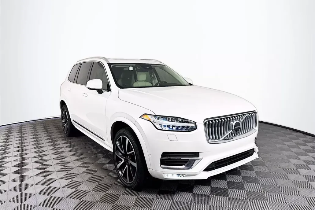 2023 Volvo XC90 B5 AWD Plus photo 1