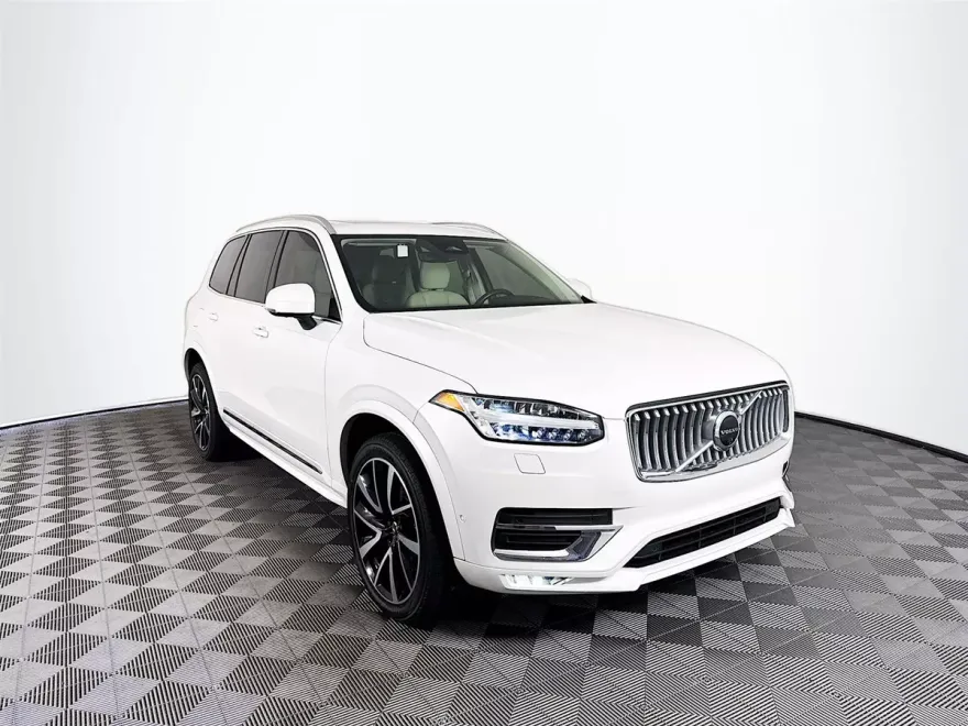 2023 Volvo XC90 B5 AWD Plus photo 1