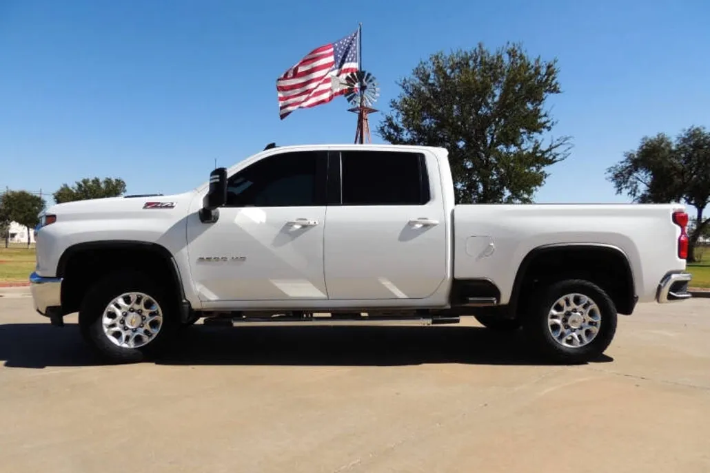 2023 Chevrolet Silverado 2500HD LT photo 1