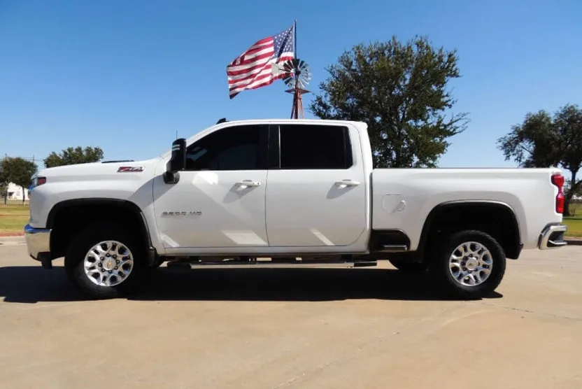 2023 Chevrolet Silverado 2500HD LT photo 1
