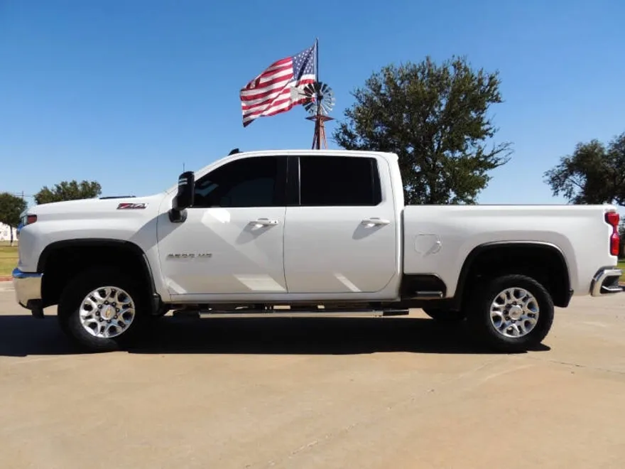 2023 Chevrolet Silverado 2500HD LT photo 1