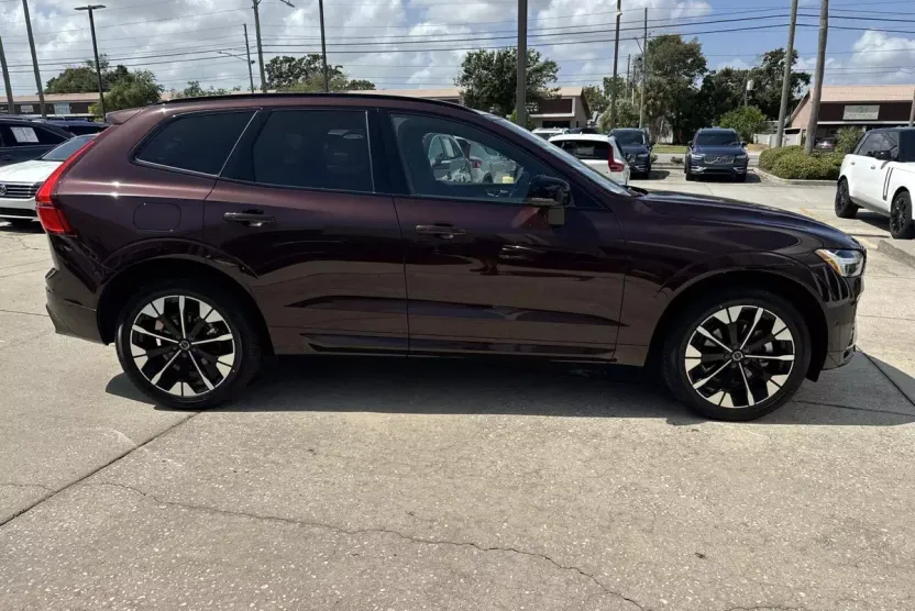 2026 Volvo XC60 B5 Plus photo 1