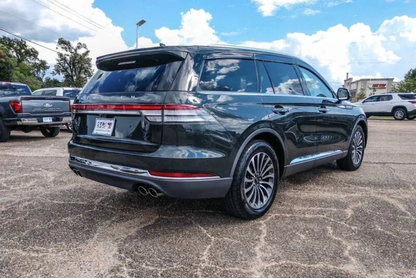 2022 Lincoln Aviator Reserve photo 1