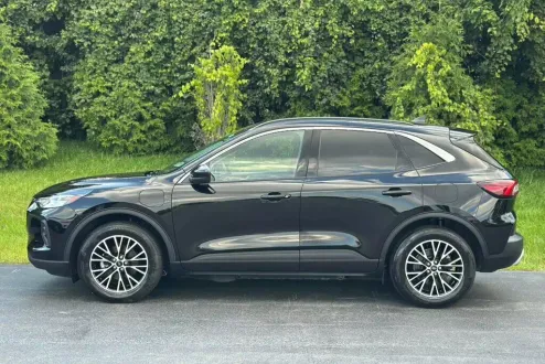 2023 Ford Escape photo 2