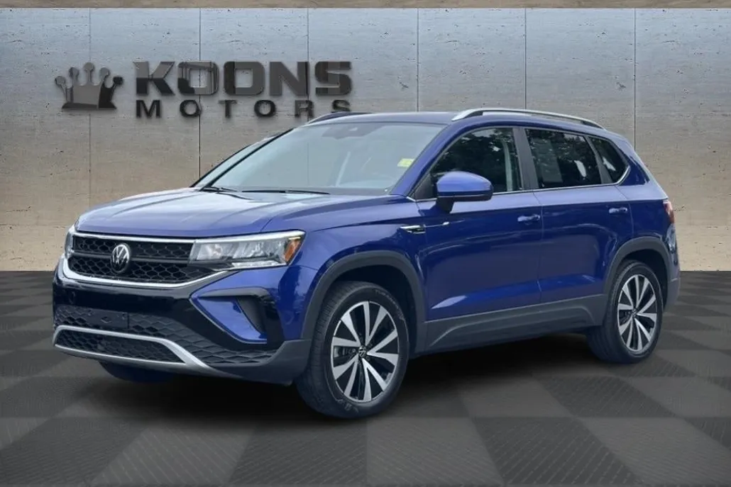 2023 Volkswagen Taos SE photo 1