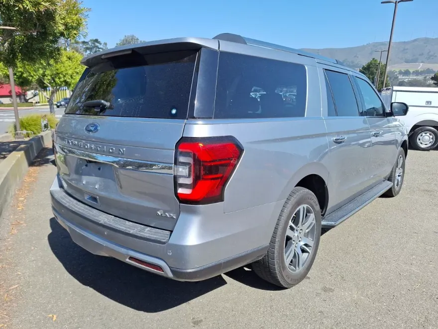 2023 Ford Expedition MAX Limited photo 2