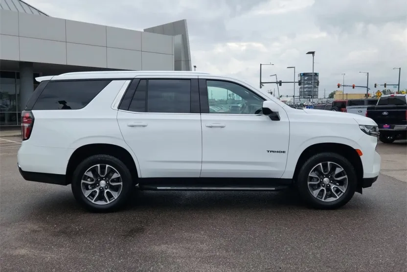 2021 Chevrolet Tahoe LT photo 1