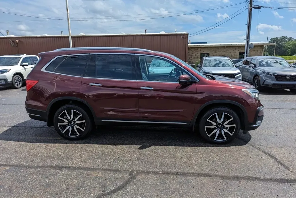 2022 Honda Pilot Touring photo 1
