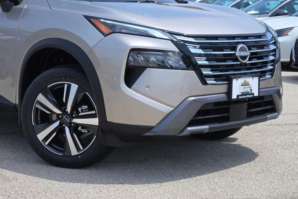 2025 Nissan Rogue SL photo 1