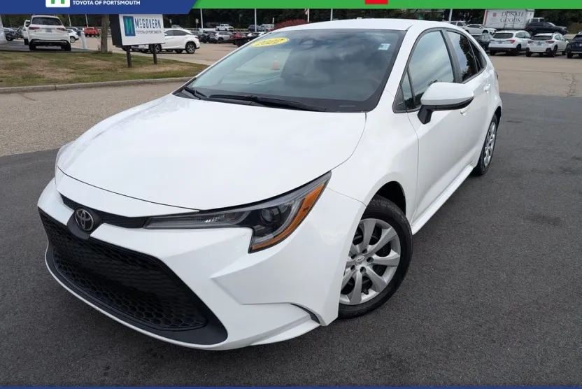 2022 Toyota Corolla LE photo 1
