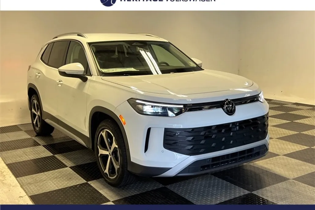 2025 Volkswagen Tiguan SE photo 1