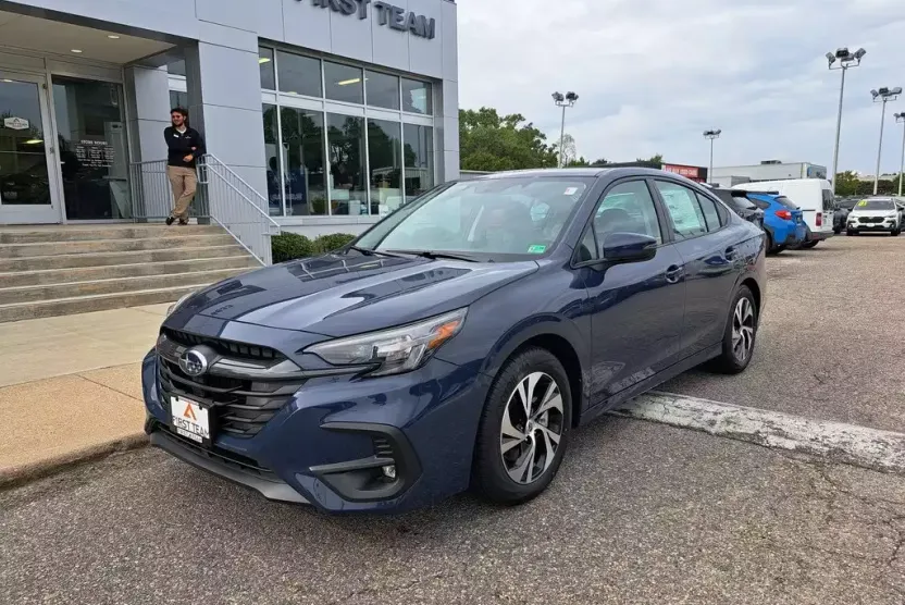 2025 Subaru Legacy Premium photo 1