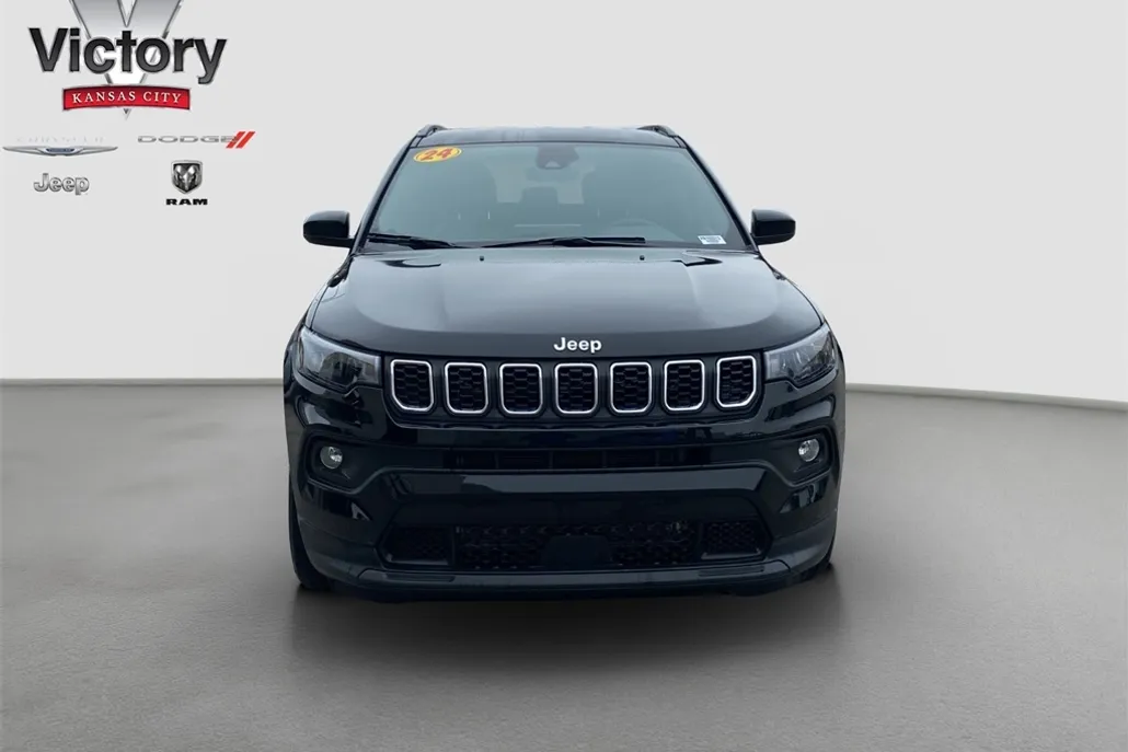 2024 Jeep Compass Latitude photo 1