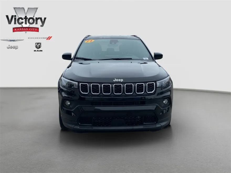 2024 Jeep Compass Latitude photo 1