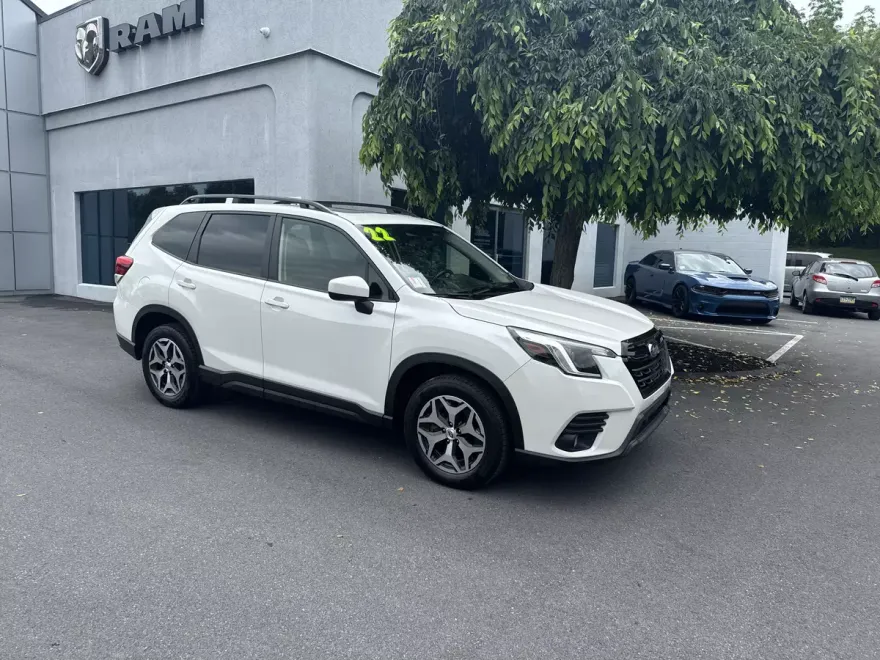 2022 Subaru Forester Premium photo 1