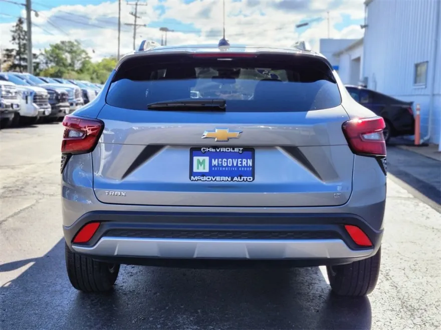 2025 Chevrolet Trax LT photo 1