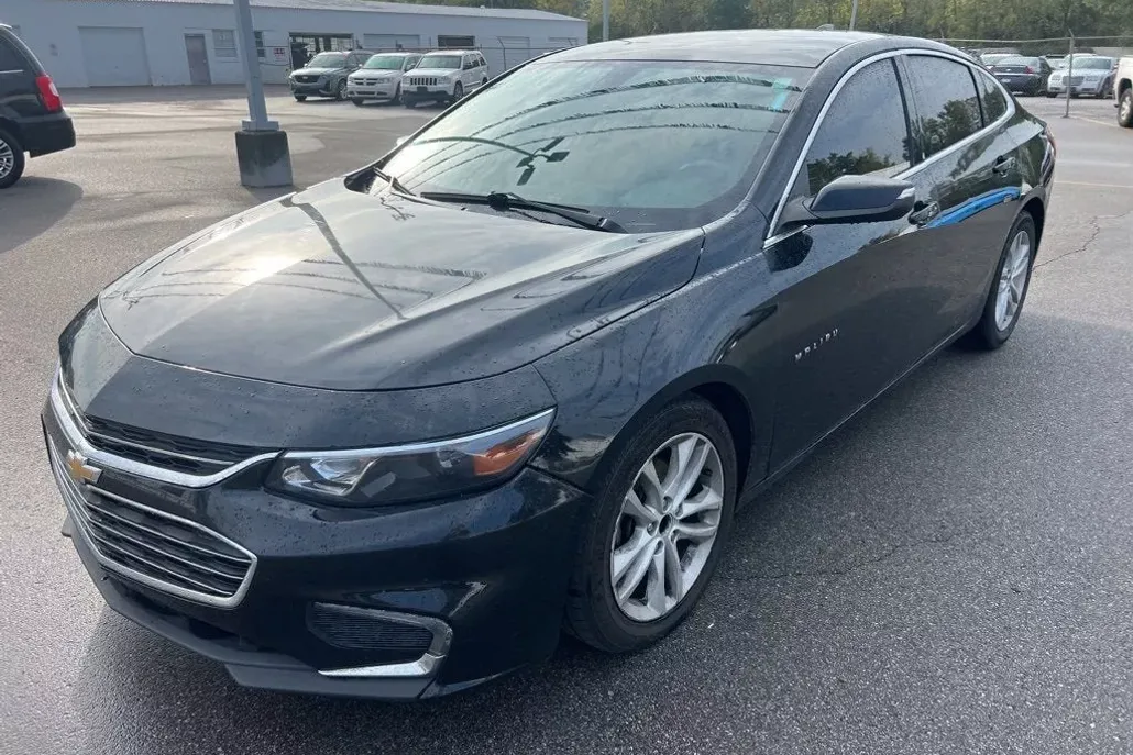 2016 Chevrolet Malibu 1LT photo 1
