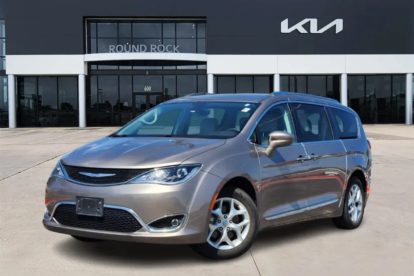2018 Chrysler Pacifica Touring Plus photo 1