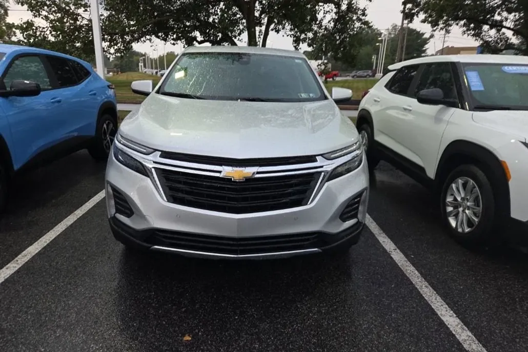2022 Chevrolet Equinox LT photo 1