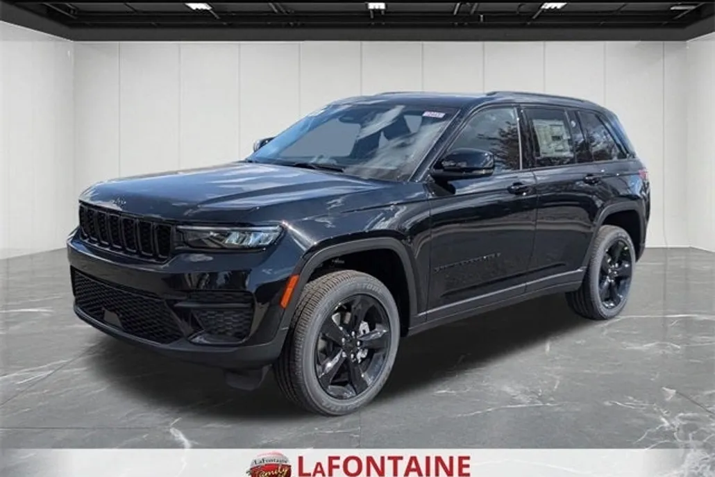 2025 Jeep Grand Cherokee Altitude photo 1