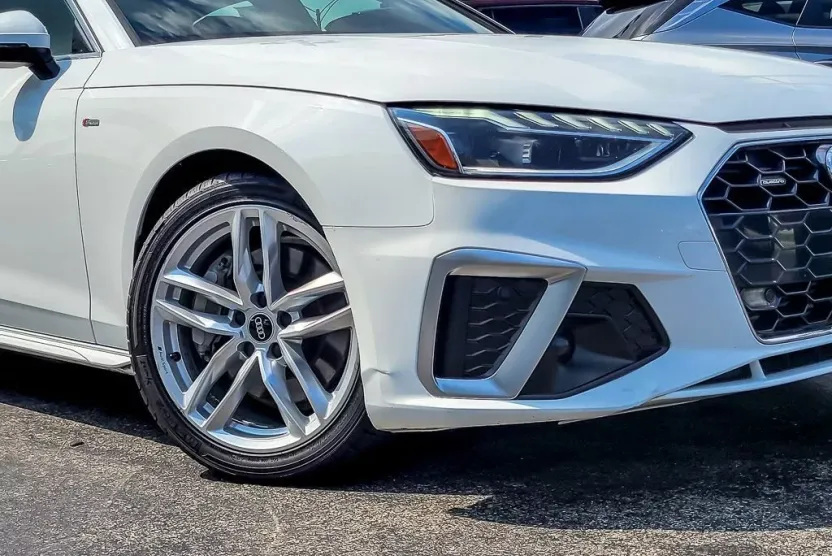2023 Audi A4 Premium Plus 45 TFSI S line Quattro photo 1