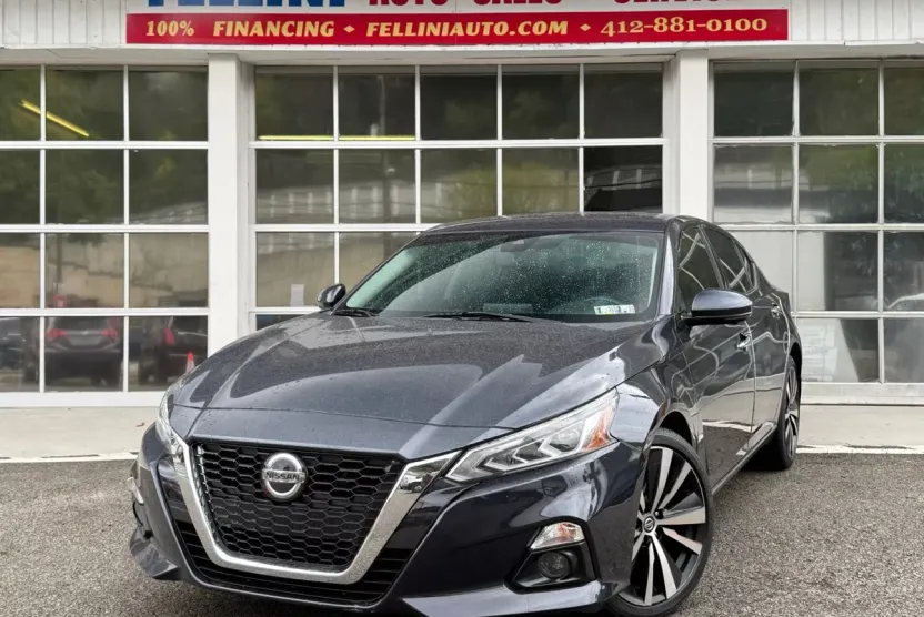 2019 Nissan Altima 2.5 Platinum photo 1