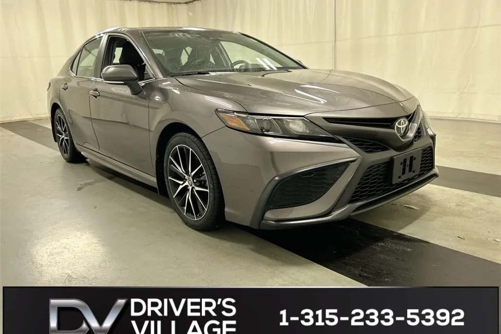 2023 Toyota Camry SE photo 1