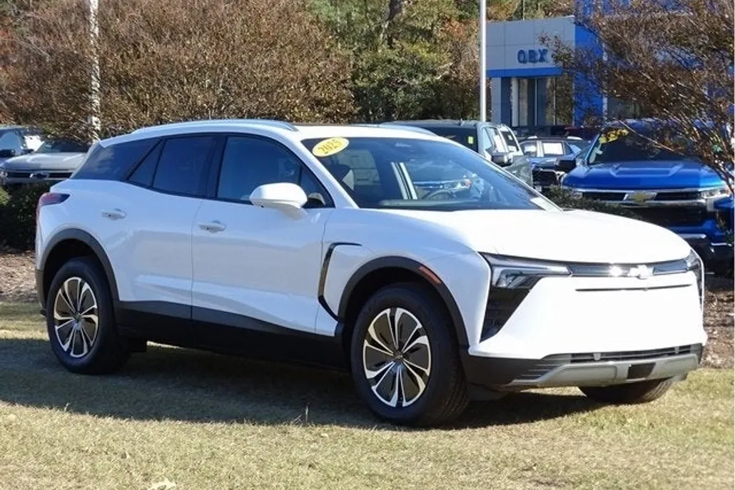 2025 Chevrolet Blazer EV photo 1