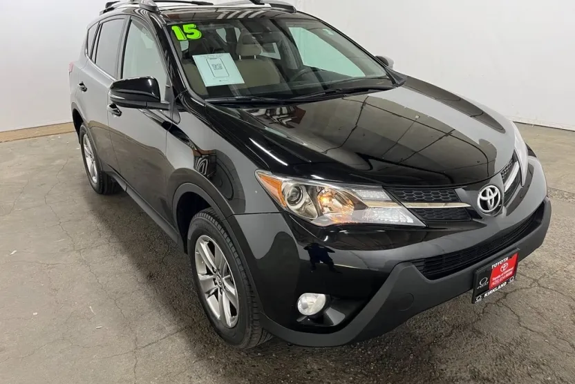 2015 Toyota RAV4 XLE photo 1