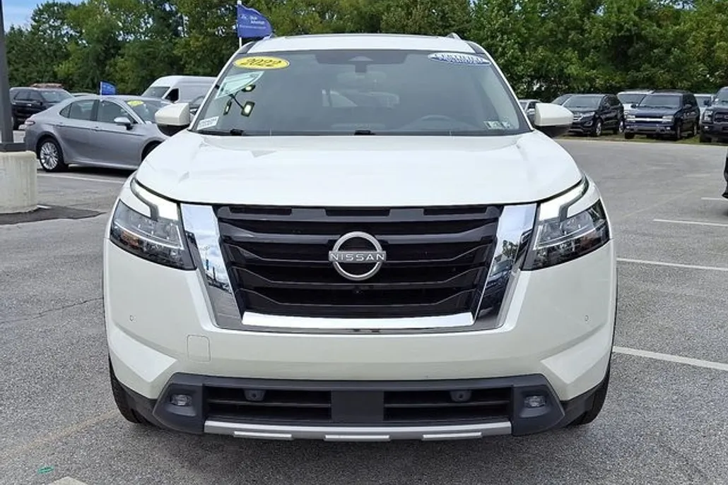 2022 Nissan Pathfinder Platinum photo 1