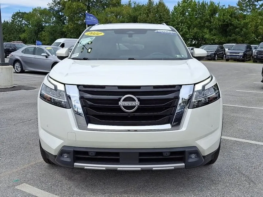2022 Nissan Pathfinder Platinum photo 1