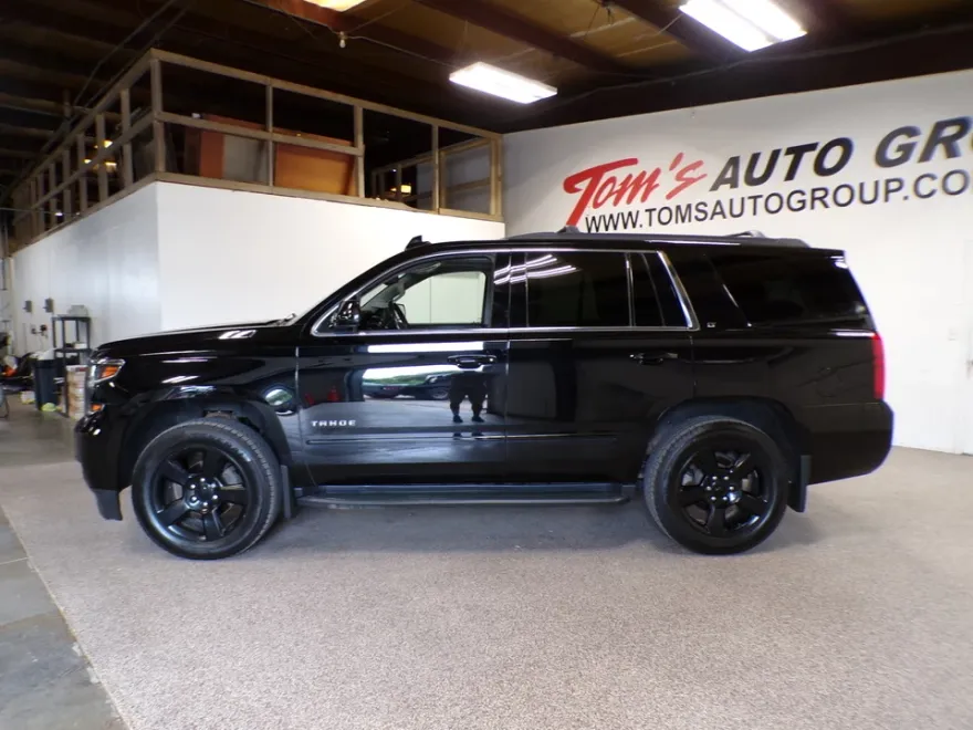 2017 Chevrolet Tahoe LT photo 1