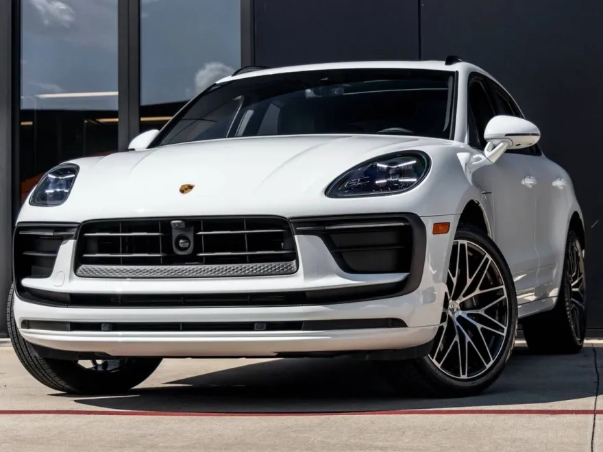 2025 Porsche Macan T photo 1