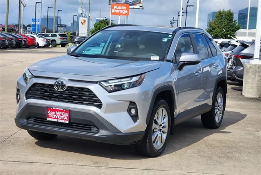 2023 Toyota RAV4 XLE Premium photo 1