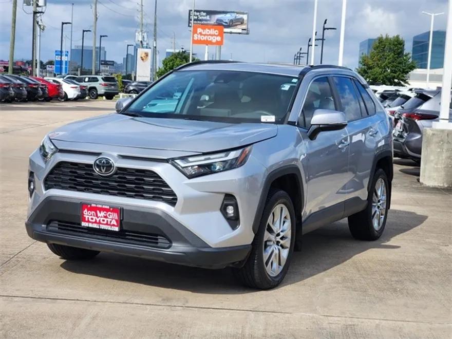2023 Toyota RAV4 XLE Premium photo 1