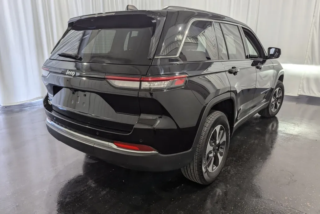 2023 Jeep Cherokee 4xe photo 1