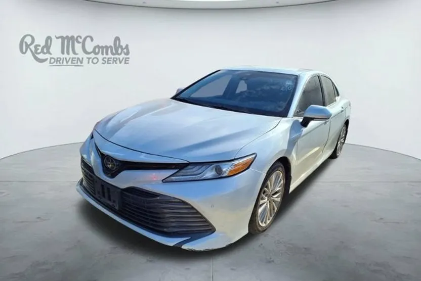 2018 Toyota Camry XLE photo 1