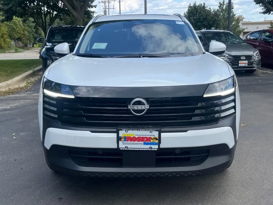 2025 Nissan Kicks SV photo 1