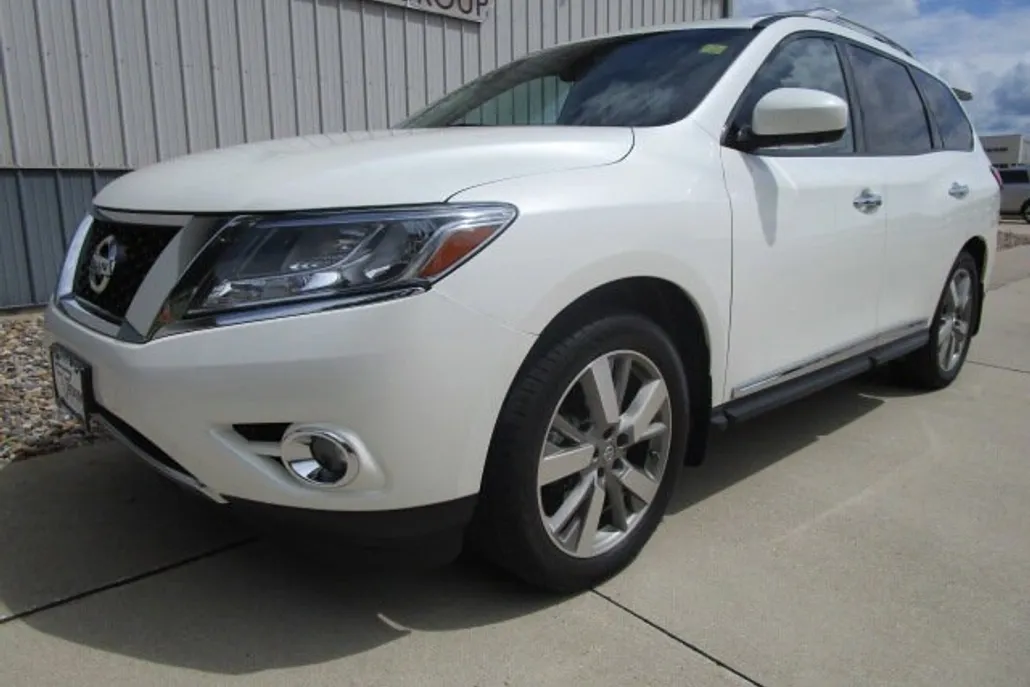 2016 Nissan Pathfinder Platinum photo 1
