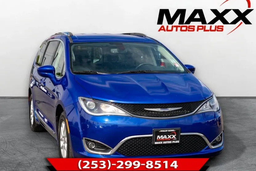 2020 Chrysler Pacifica Touring L photo 1