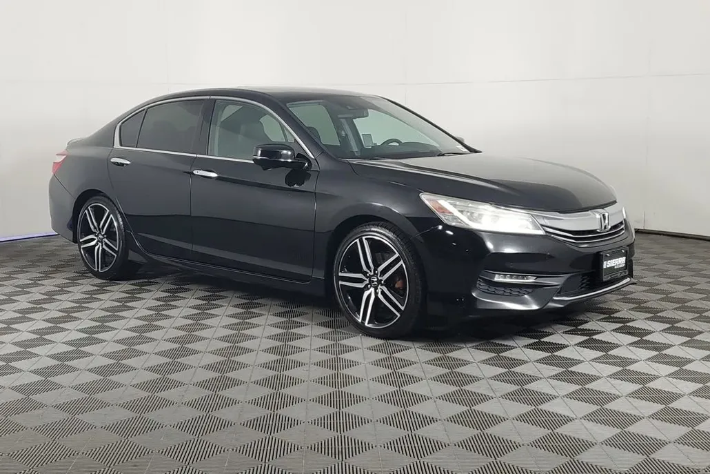 2017 Honda Accord Touring photo 1
