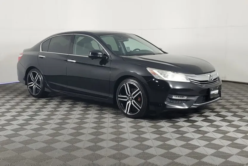 2017 Honda Accord Touring photo 1