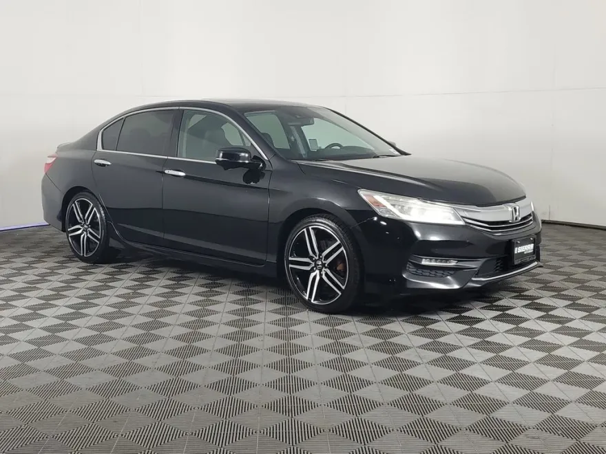 2017 Honda Accord Touring photo 1