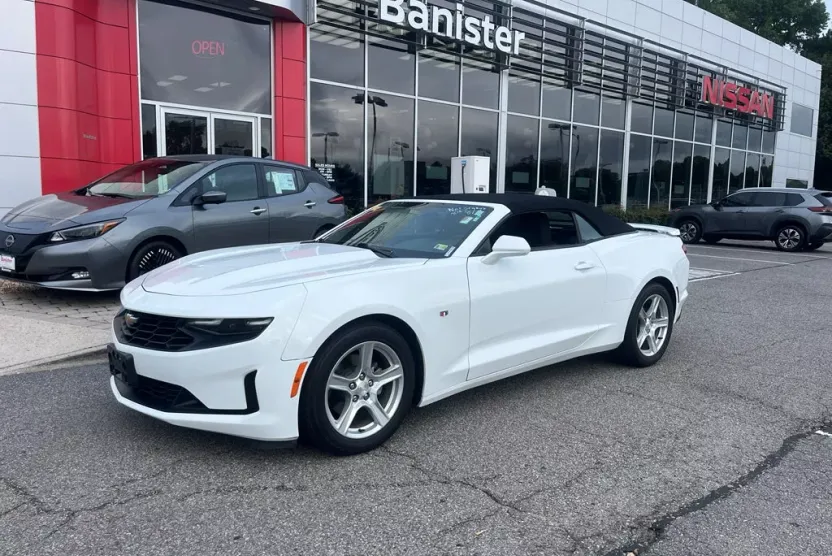 2023 Chevrolet Camaro 1LT photo 1