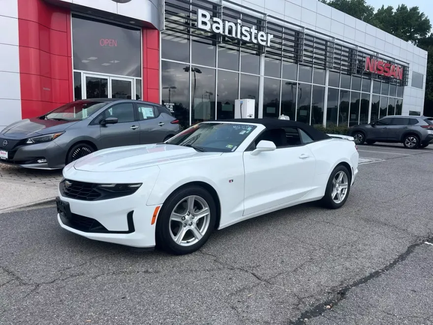 2023 Chevrolet Camaro 1LT photo 1