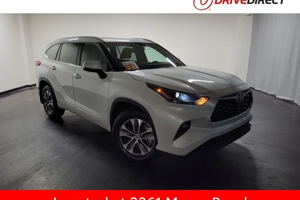2022 Toyota Highlander XLE photo 1
