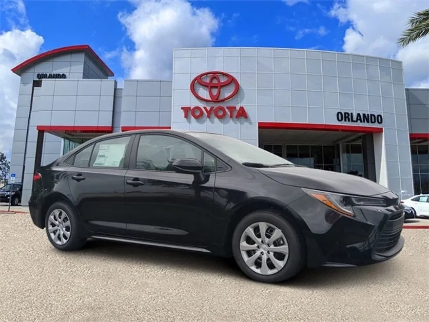 2026 Toyota Corolla LE photo 1