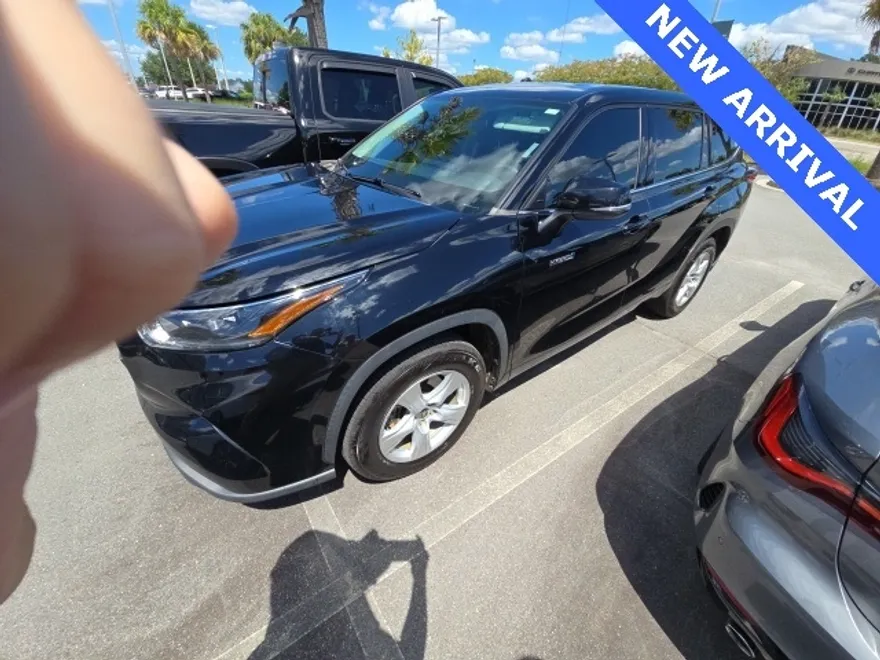 2021 Toyota Highlander Hybrid LE photo 1